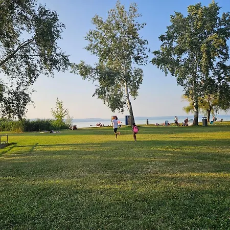 Green Apartman Balatonlelle * Balatonlelle